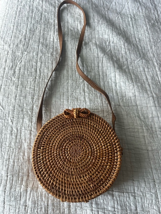 Straw Studios Handbags - Straw Studios Round Woven Crossbody Bag in Brown Tan